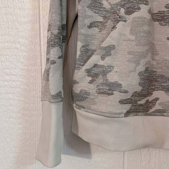 Athleta light gray camo triumph hoodie size large - Picture 3 of 10